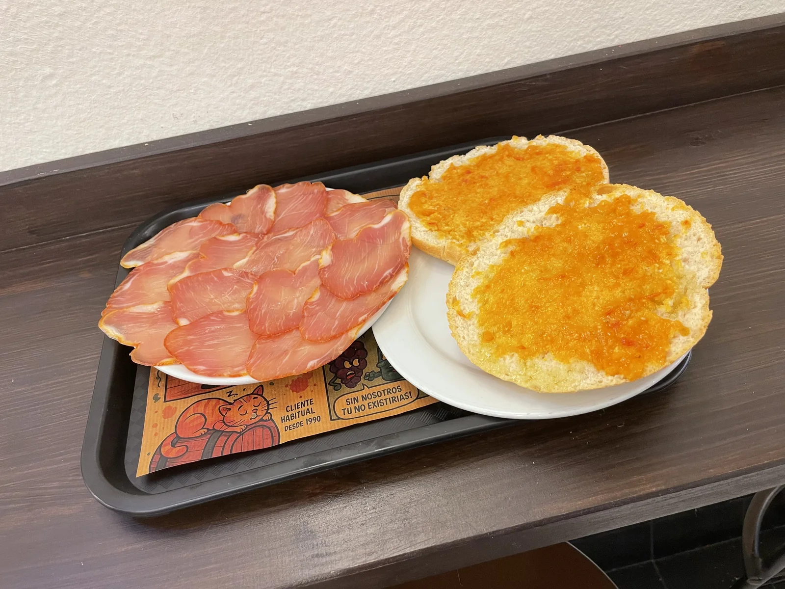 Mollete de lomo, tomate y aceite