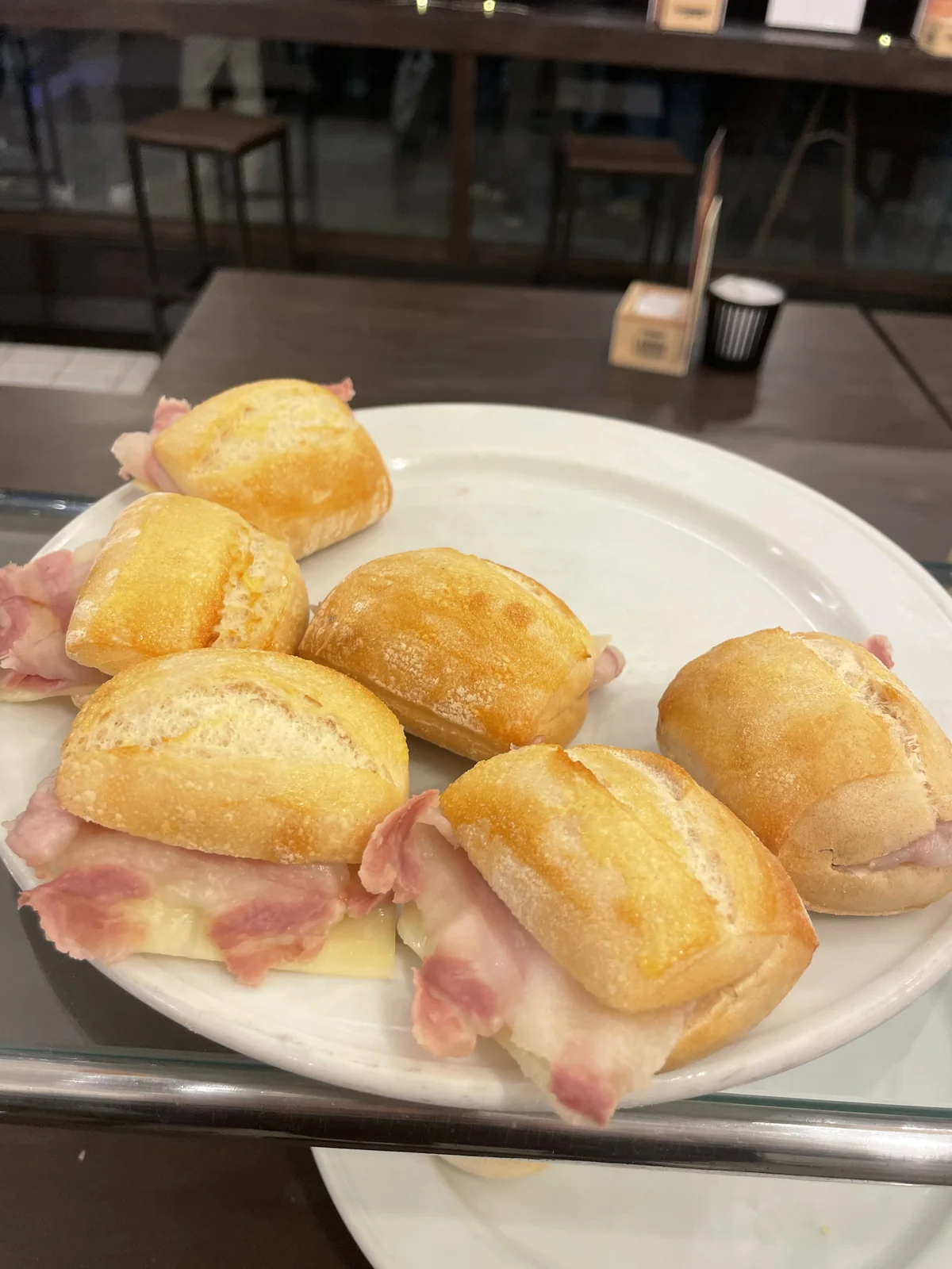Bollos de regalo de panceta ibérica con queso