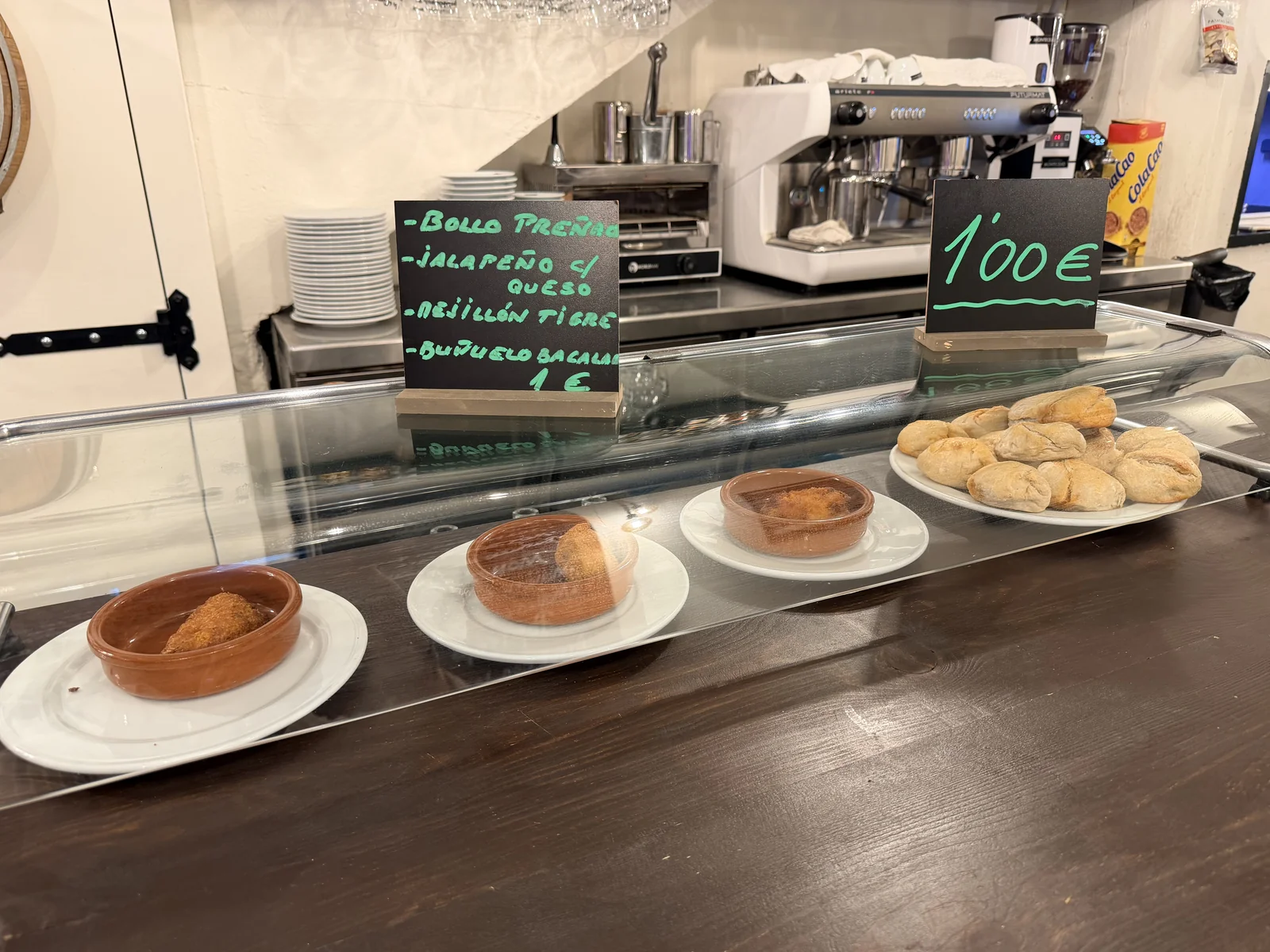 Productos en la barra de El Manantial